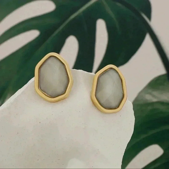 Geometric Gray Marble Crystal Stud Earrings NWT - Picture 2 of 4